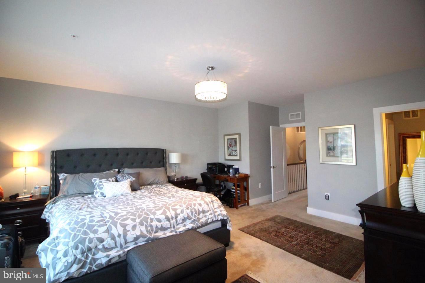 ONE LOUDOUN - Residential