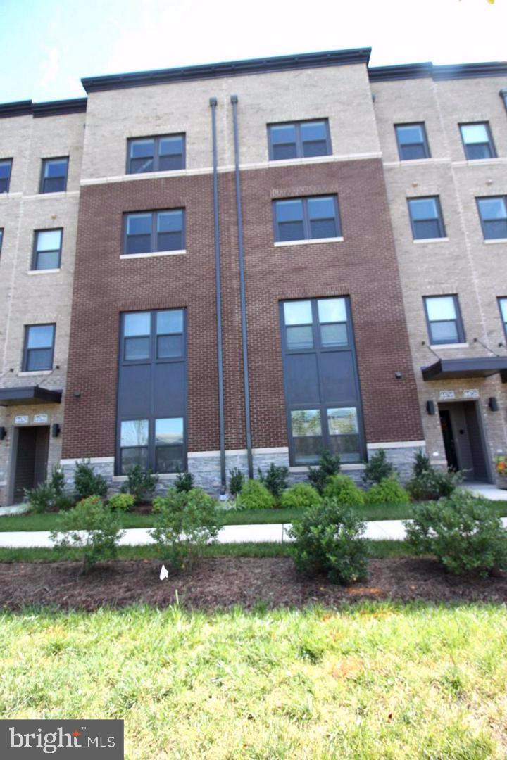 ONE LOUDOUN - Residential