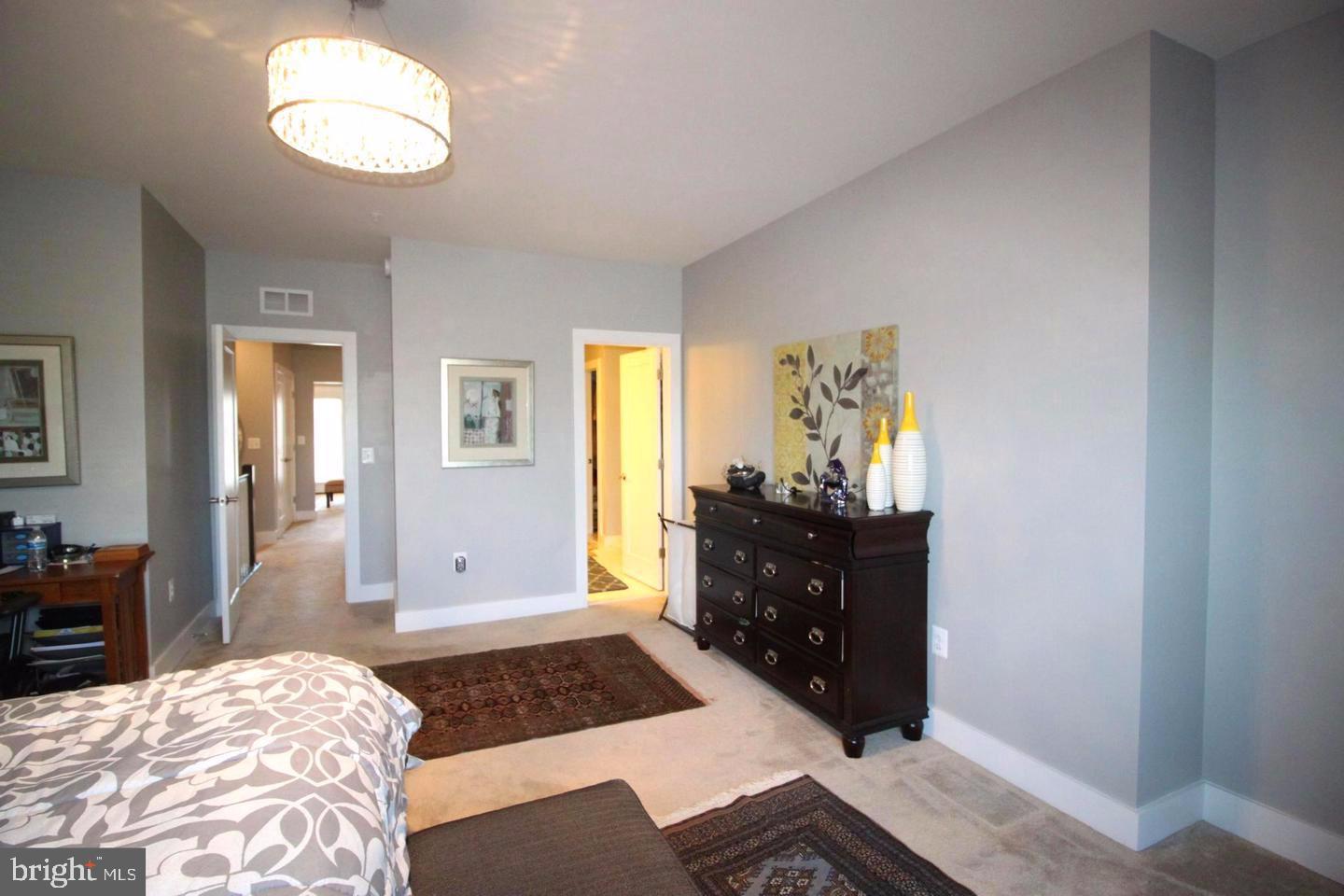 ONE LOUDOUN - Residential