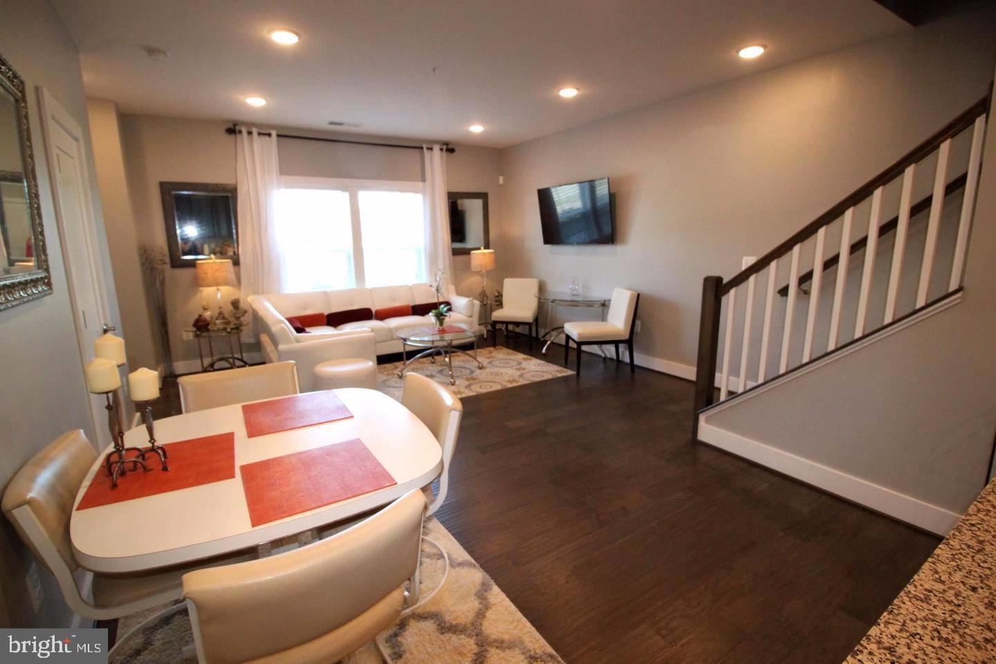 ONE LOUDOUN - Residential