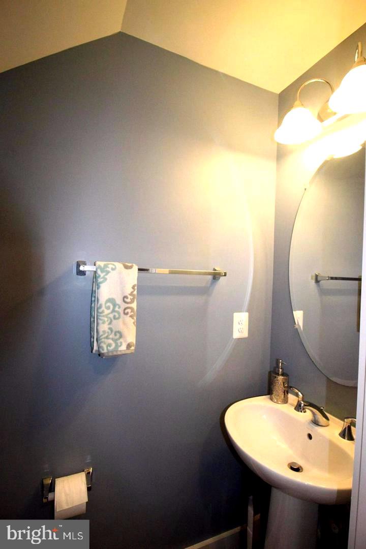 ONE LOUDOUN - Residential