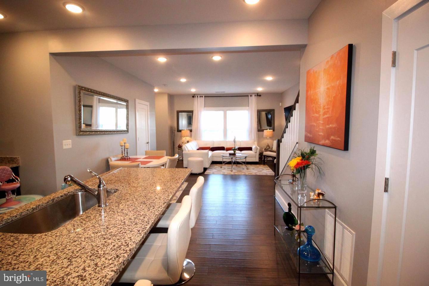 ONE LOUDOUN - Residential