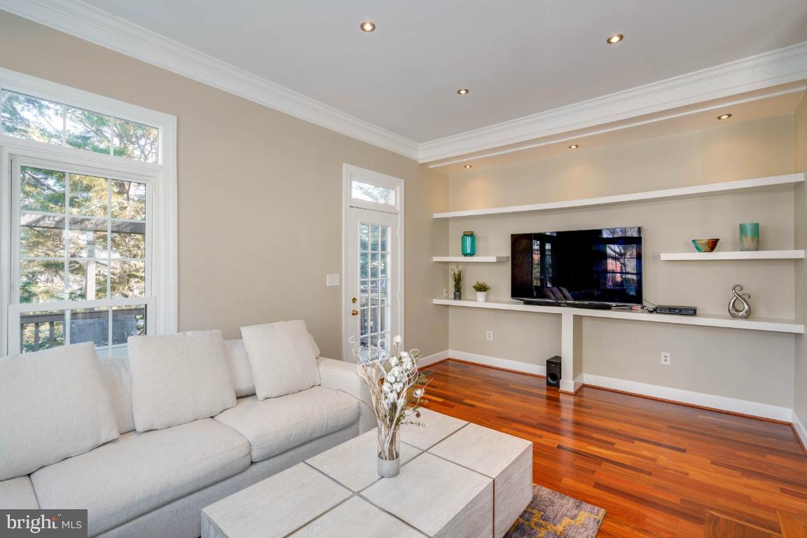 BALLSTON CREST - Residential