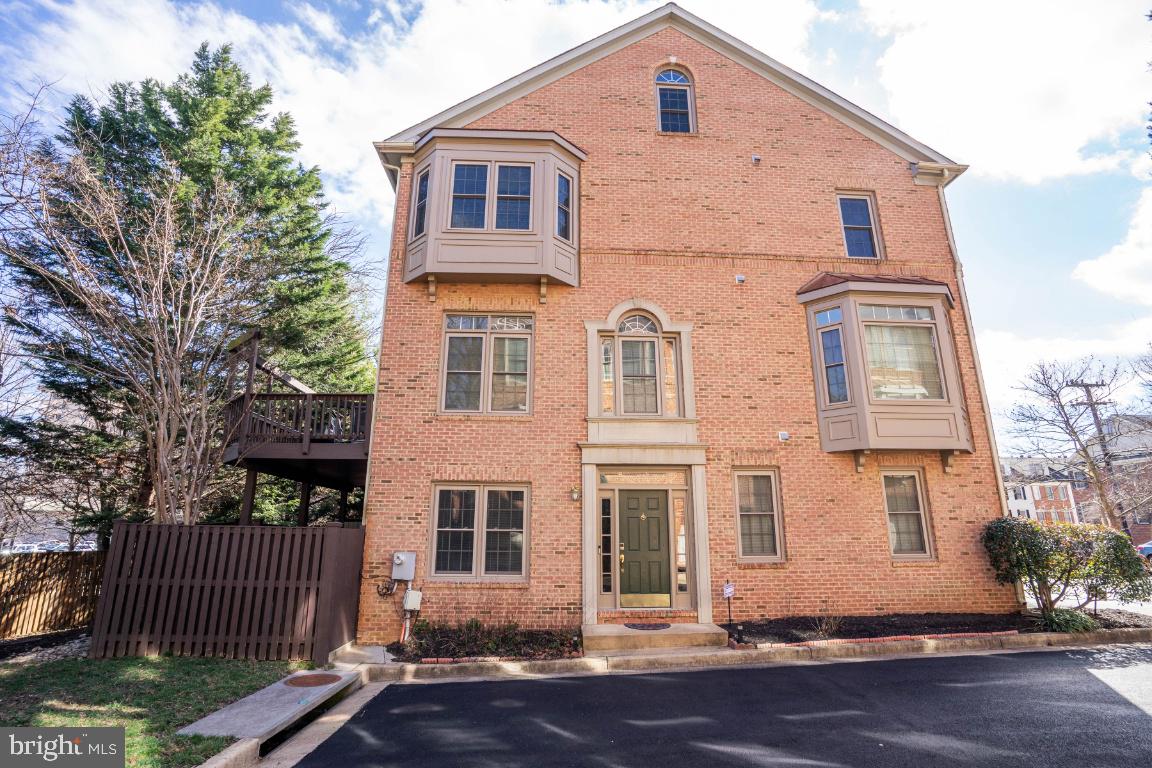 BALLSTON CREST - Residential