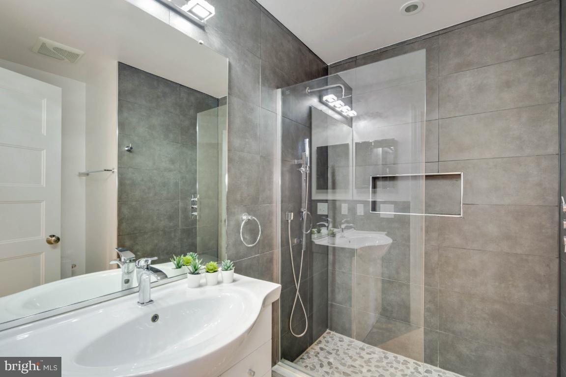 BALLSTON CREST - Residential