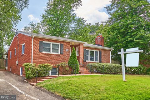 Photo of 6230 Washington Boulevard, ARLINGTON, VA 22205 (MLS # VAAR2073748)