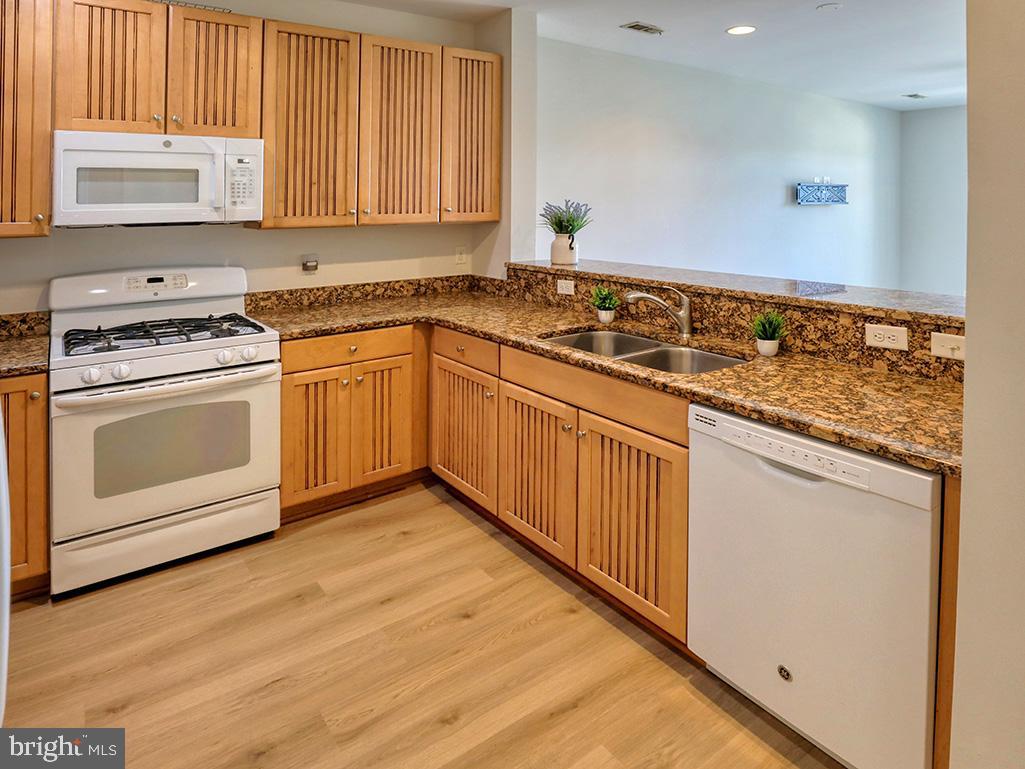 GRANDE AT CANAL POINTE - Residential