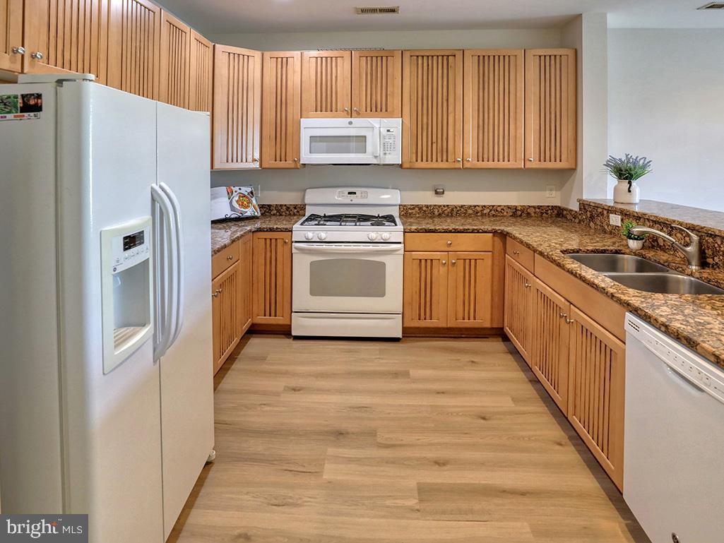 GRANDE AT CANAL POINTE - Residential