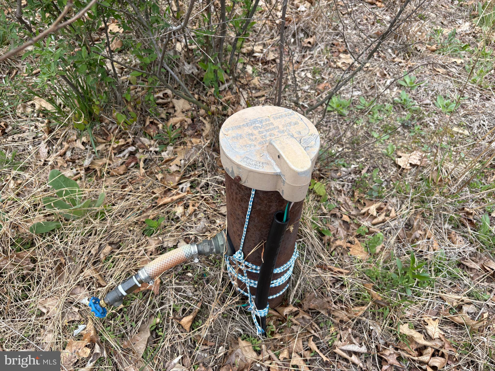 CABIN ON THE MOUNTAIN - Land