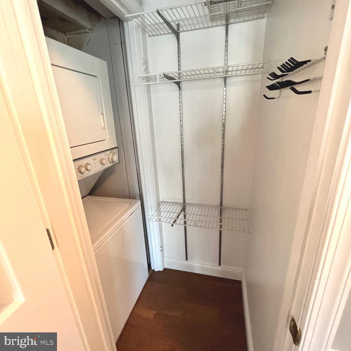 LONGSTREET COMMONS - Residential Lease