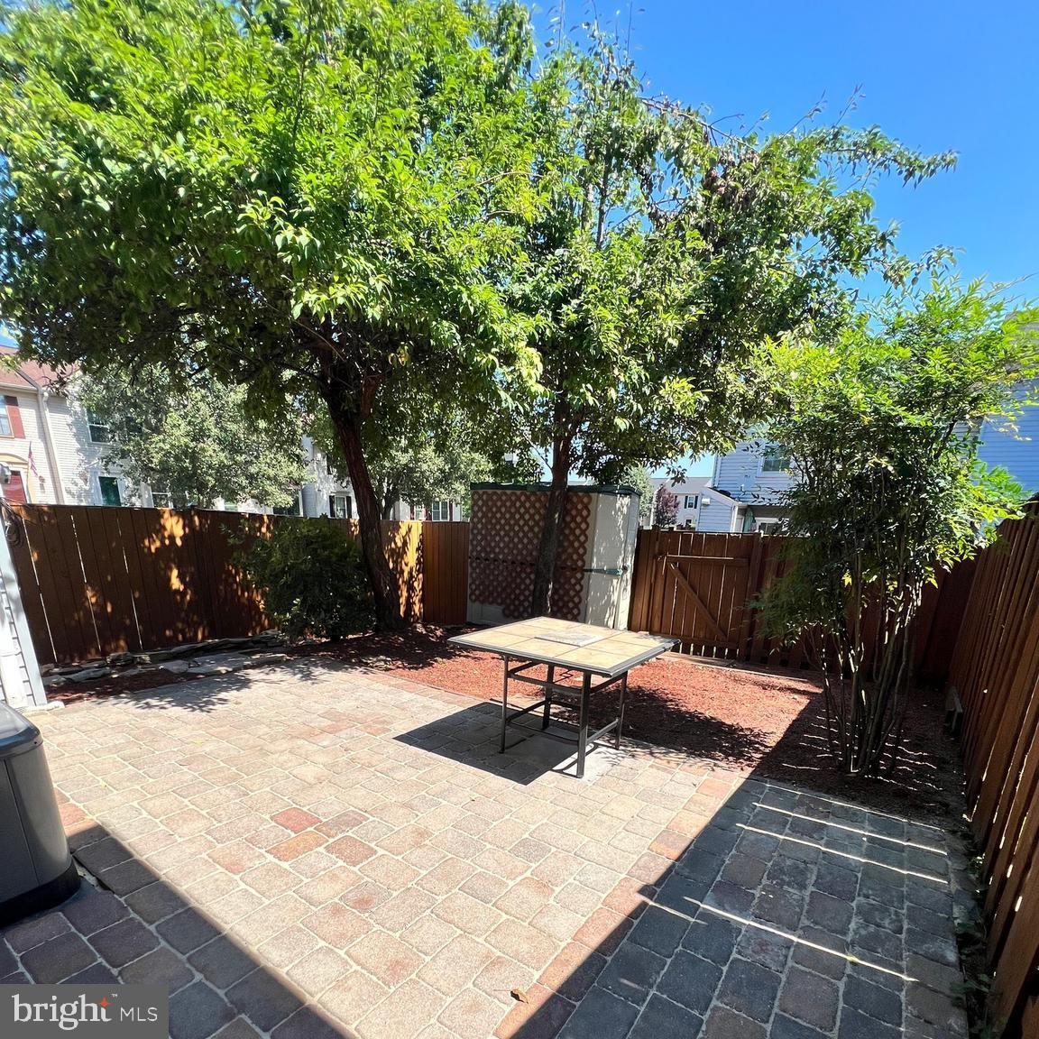 LONGSTREET COMMONS - Residential Lease