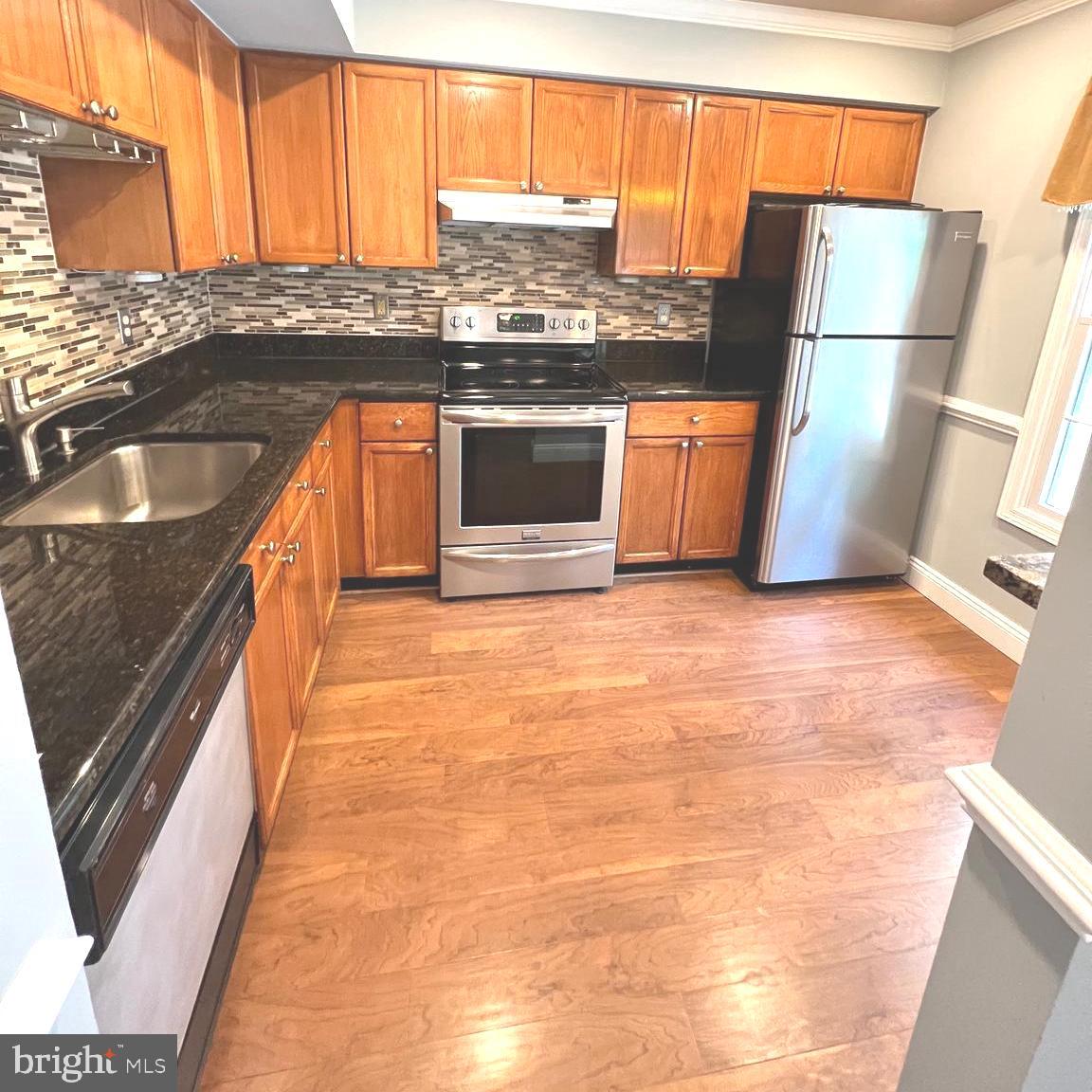 LONGSTREET COMMONS - Residential Lease