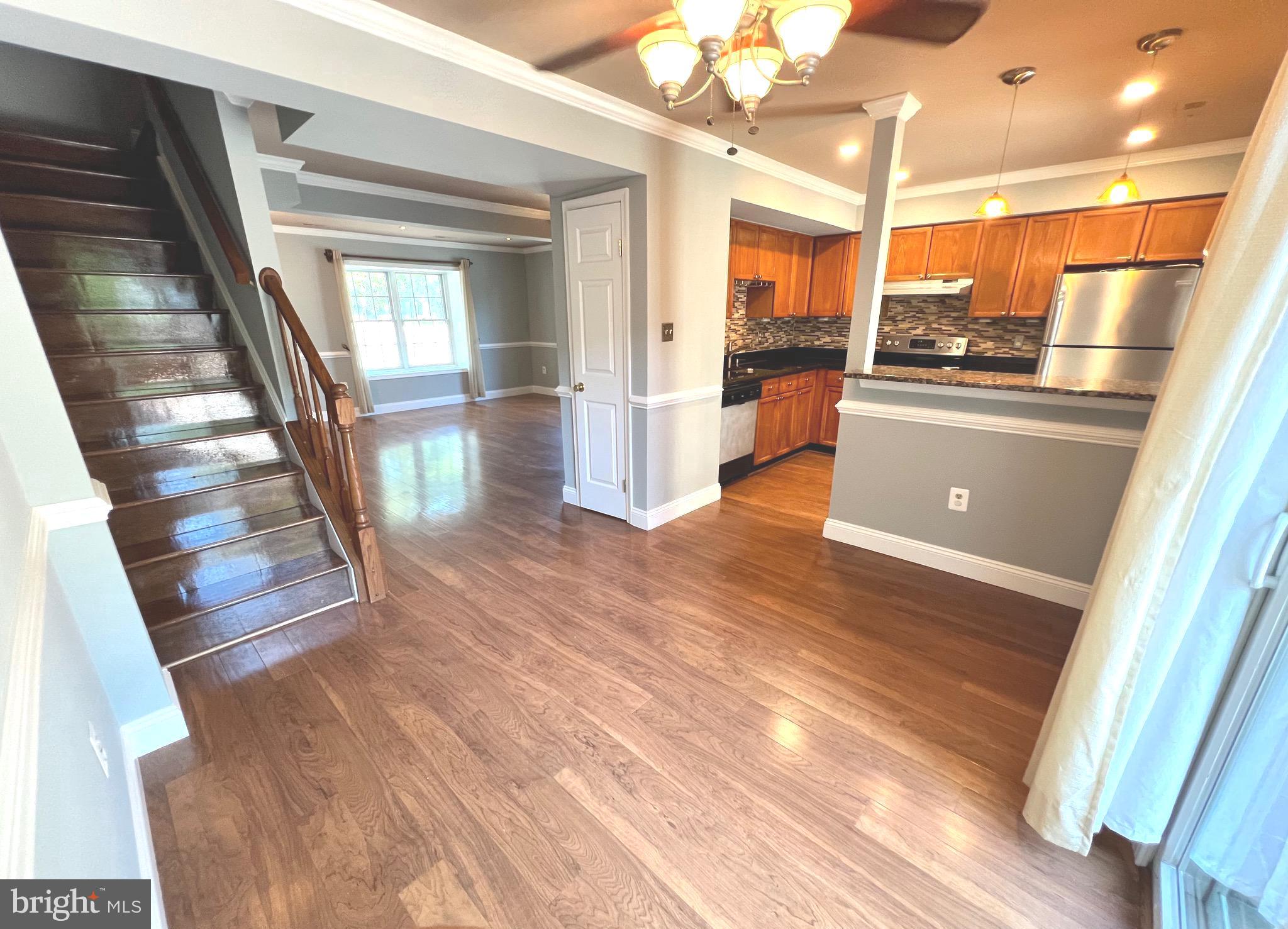 LONGSTREET COMMONS - Residential Lease