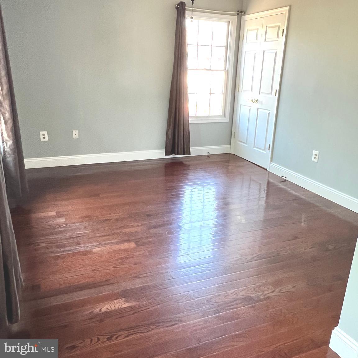 LONGSTREET COMMONS - Residential Lease