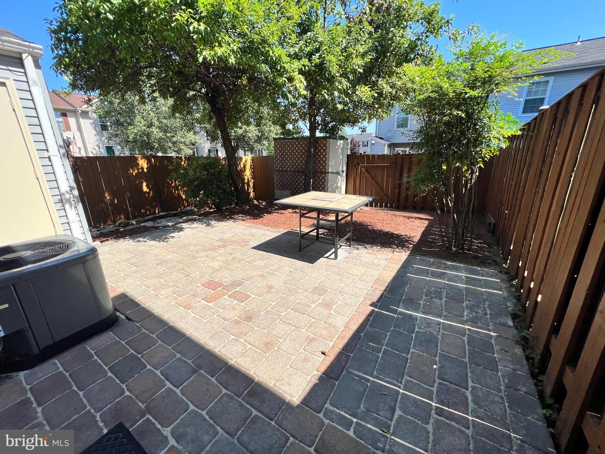 LONGSTREET COMMONS - Residential Lease