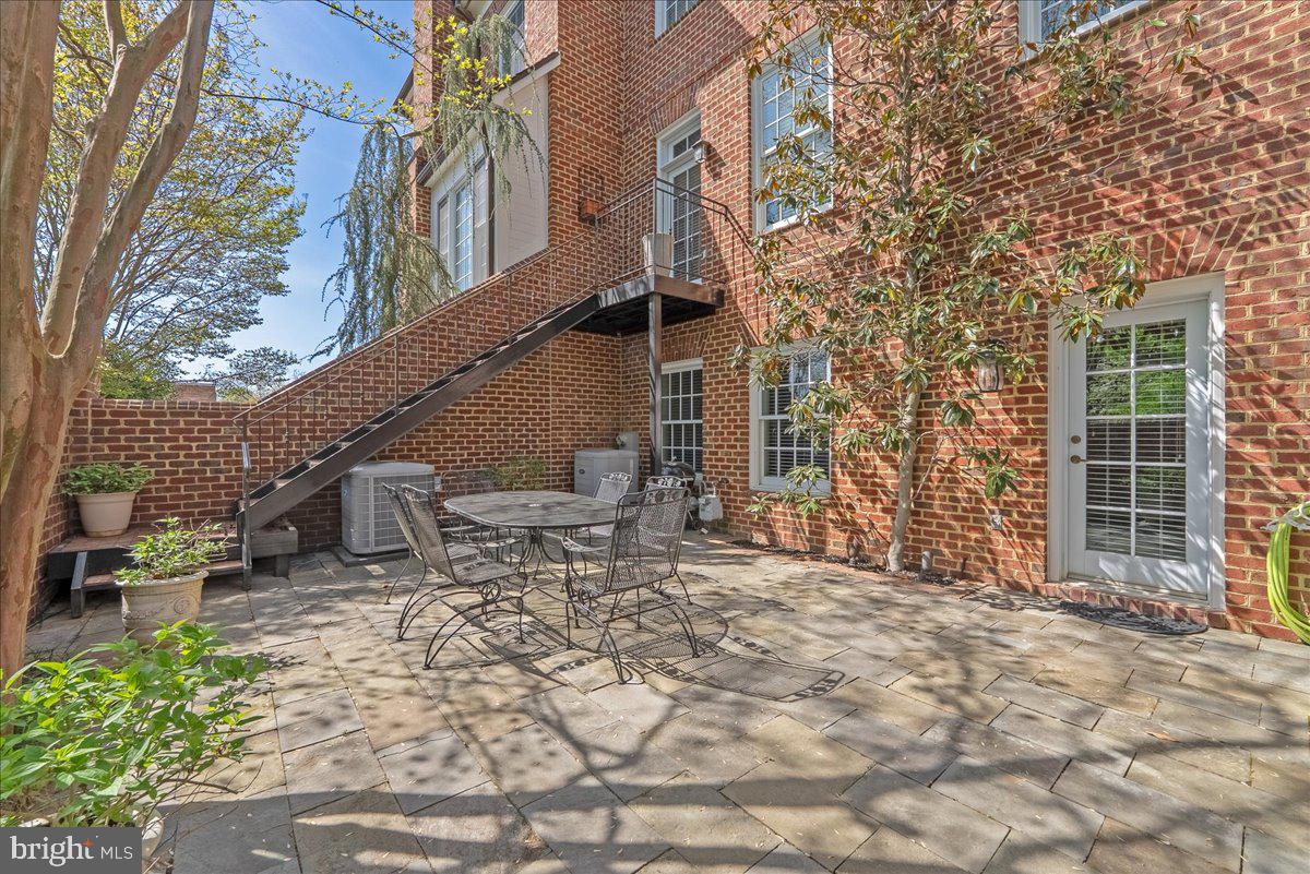 KINGS MANOR SCOTTS - Residential