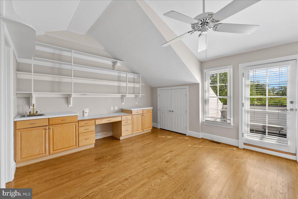 KINGS MANOR SCOTTS - Residential