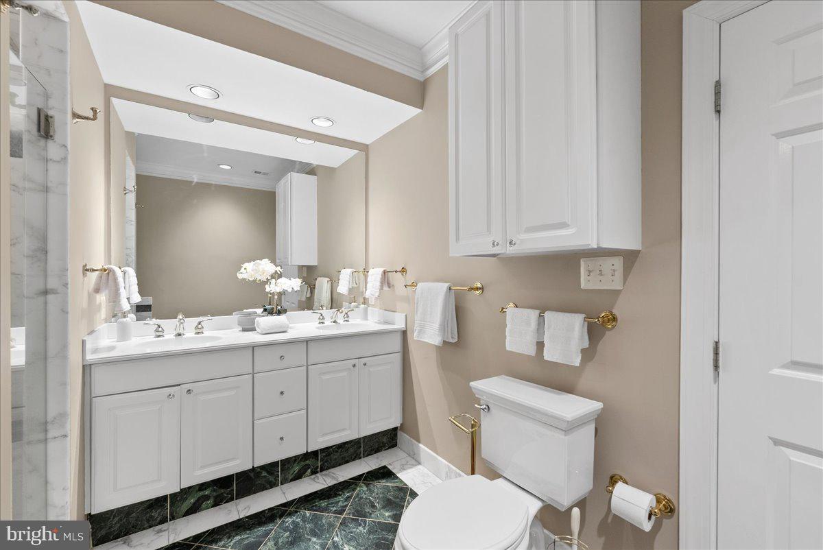 KINGS MANOR SCOTTS - Residential