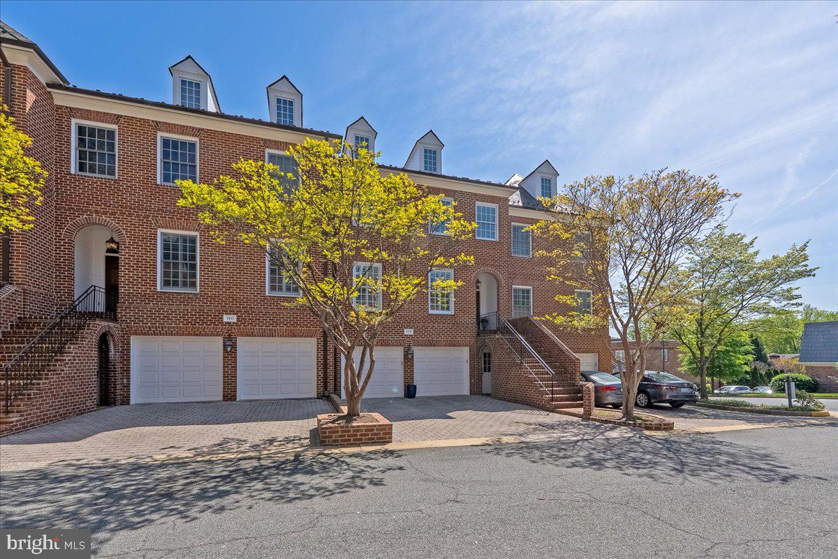 KINGS MANOR SCOTTS - Residential