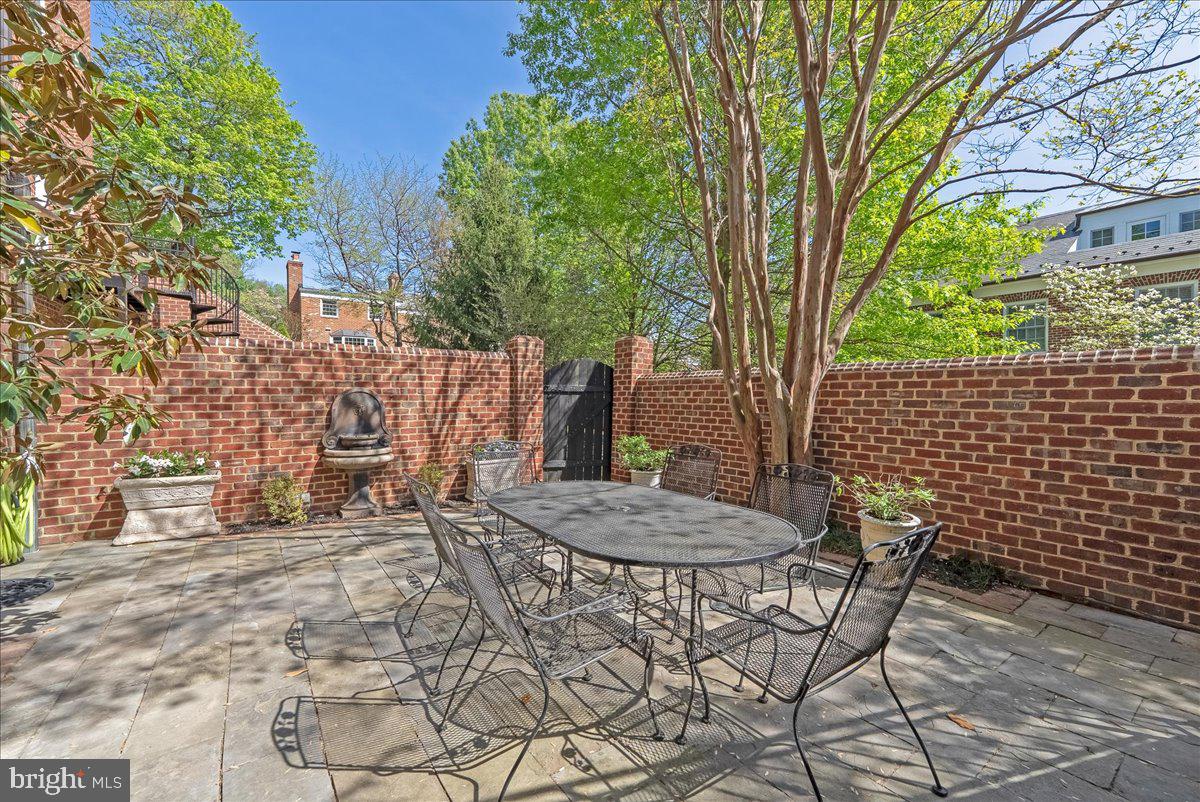 KINGS MANOR SCOTTS - Residential