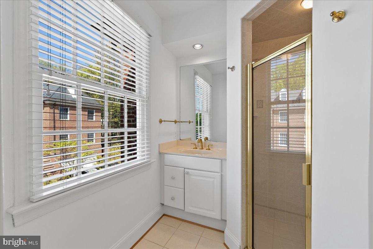 KINGS MANOR SCOTTS - Residential