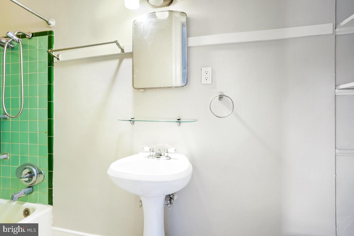 WOODLEY PARK - Residential Income