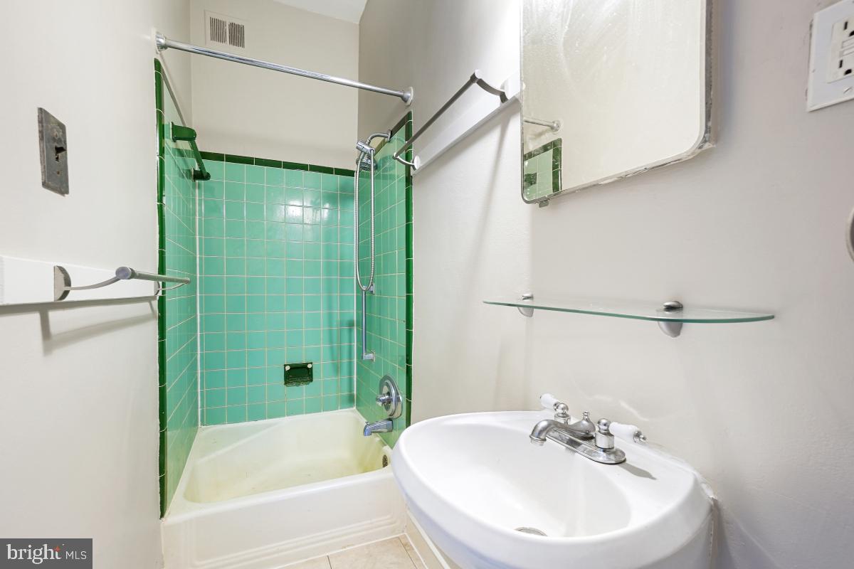 WOODLEY PARK - Residential Income