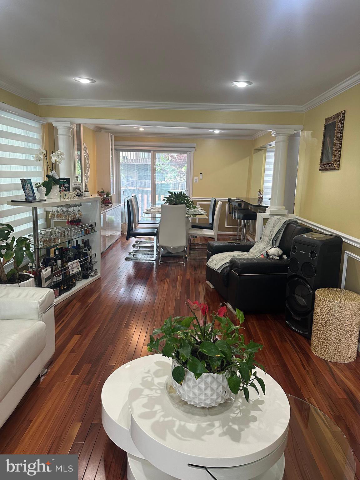 ELAN MEWS - Residential