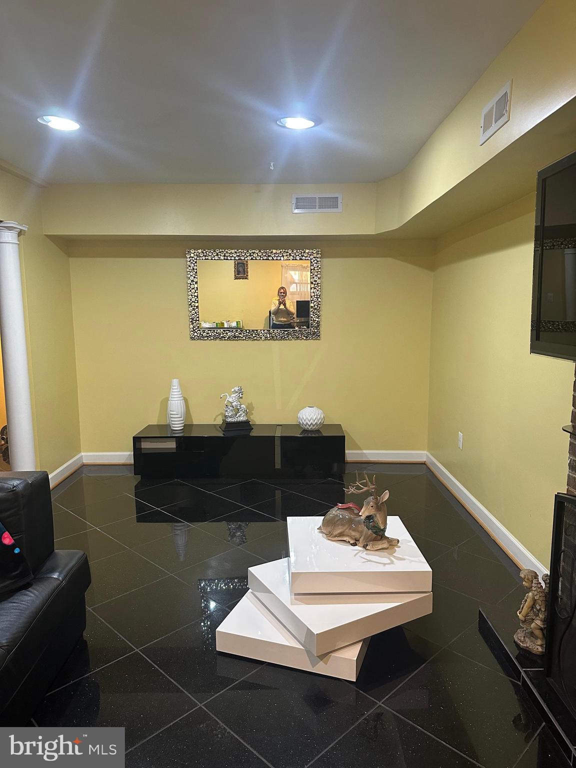 ELAN MEWS - Residential