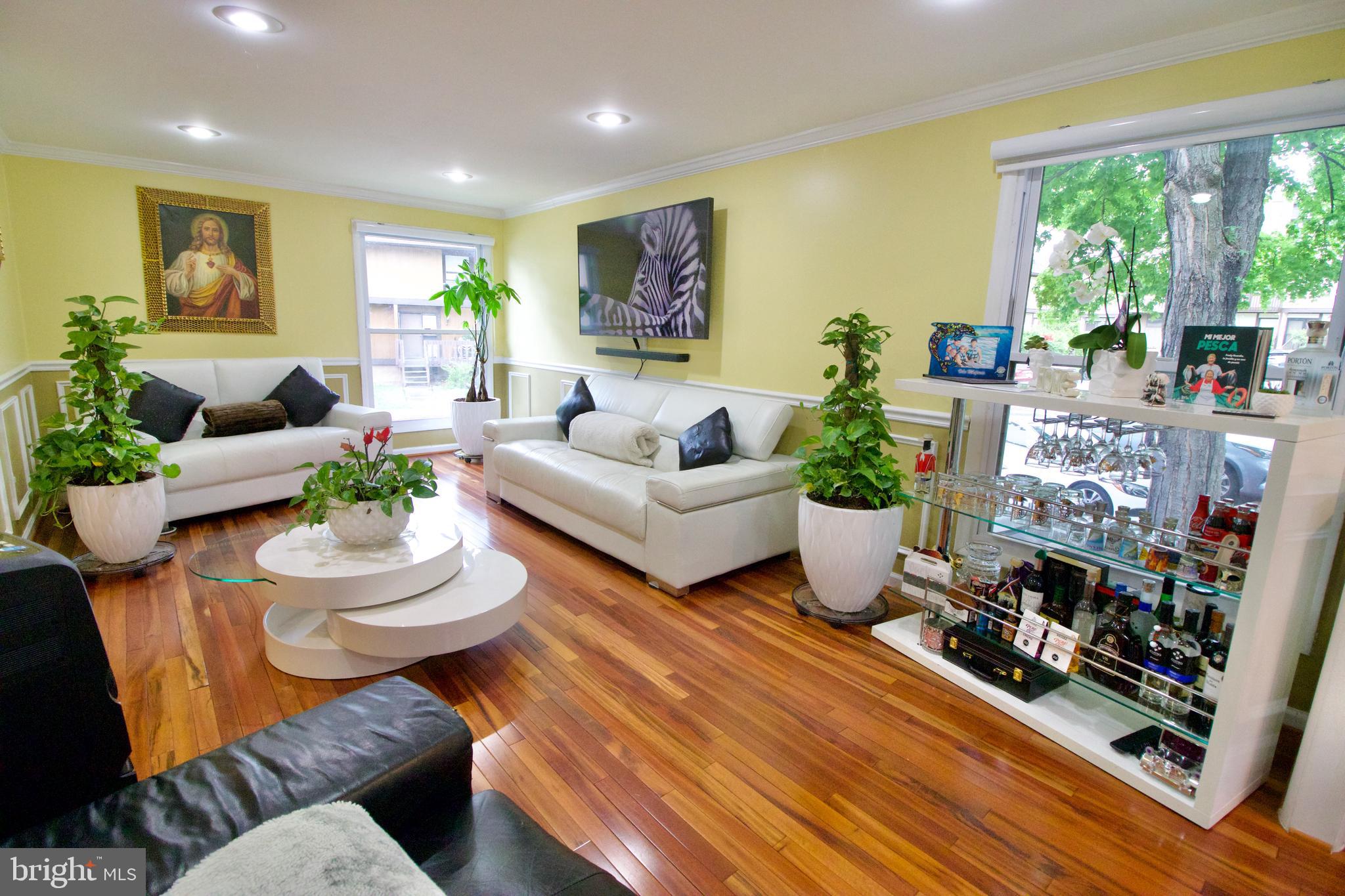 ELAN MEWS - Residential