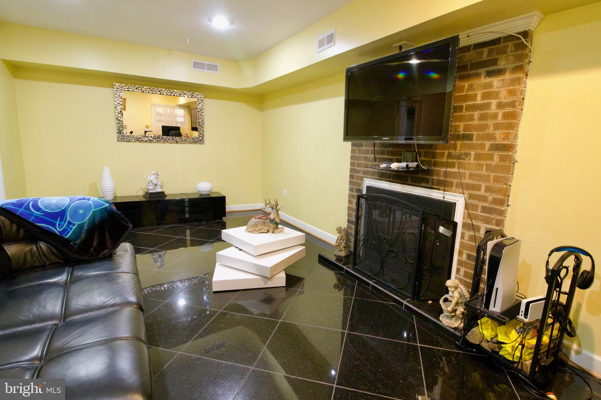 ELAN MEWS - Residential