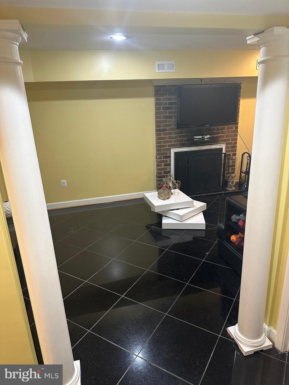 ELAN MEWS - Residential