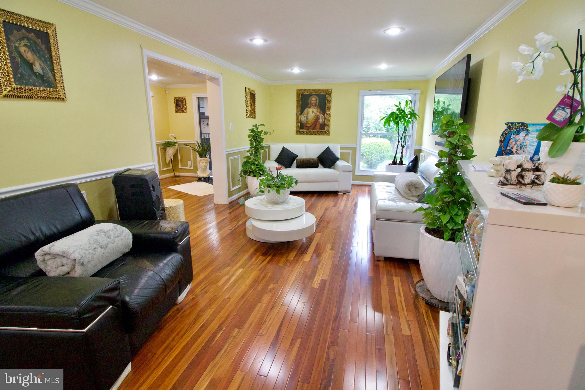 ELAN MEWS - Residential
