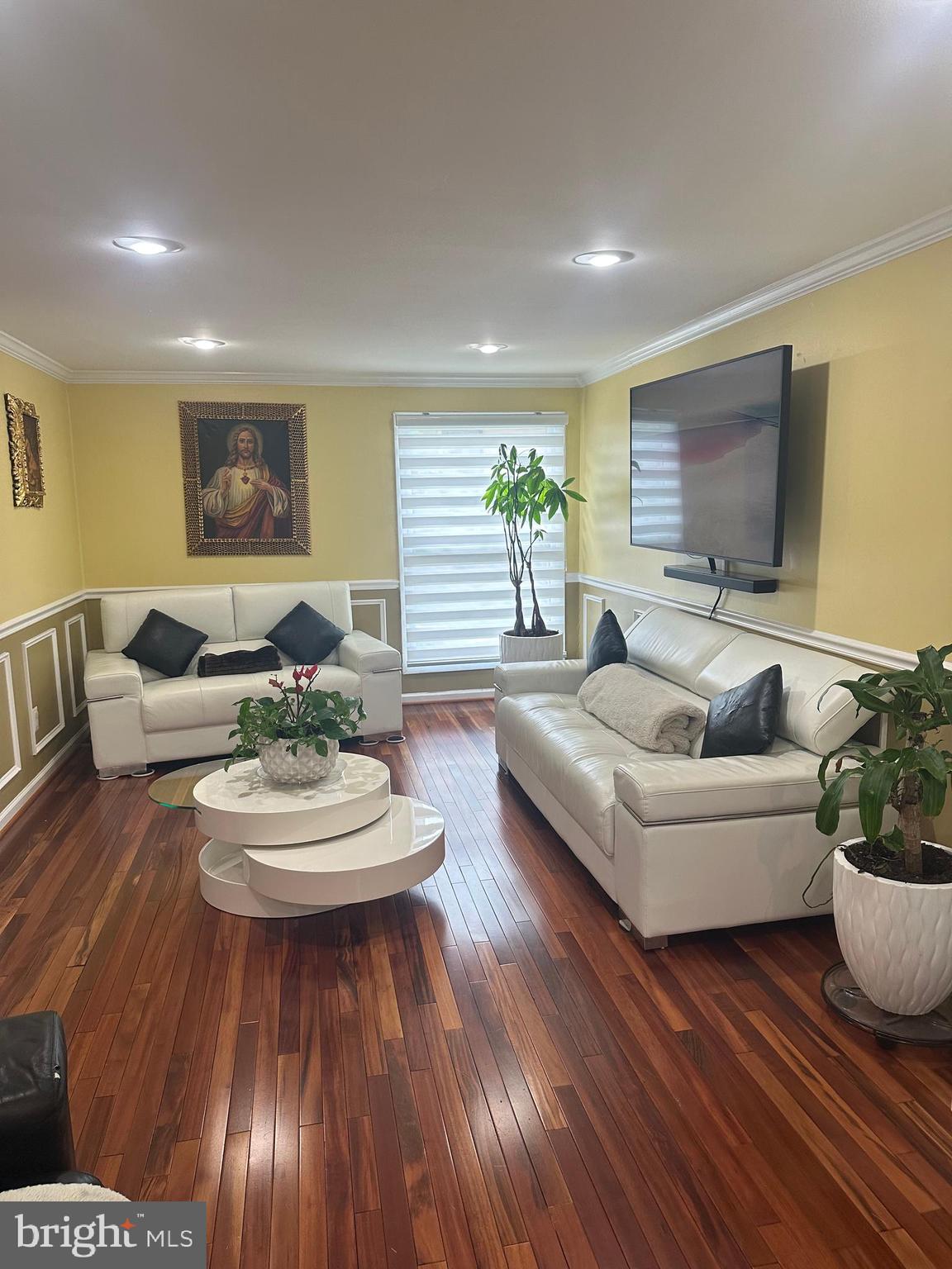 ELAN MEWS - Residential