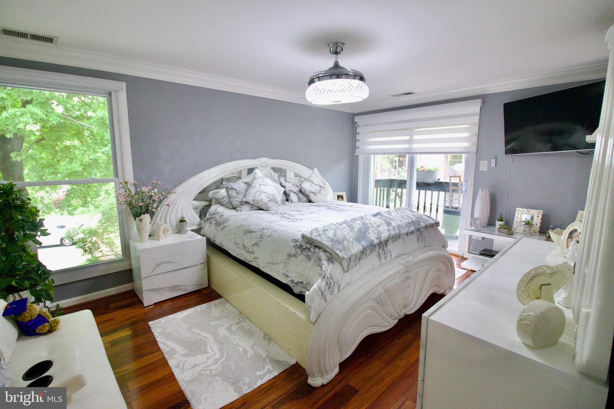 ELAN MEWS - Residential