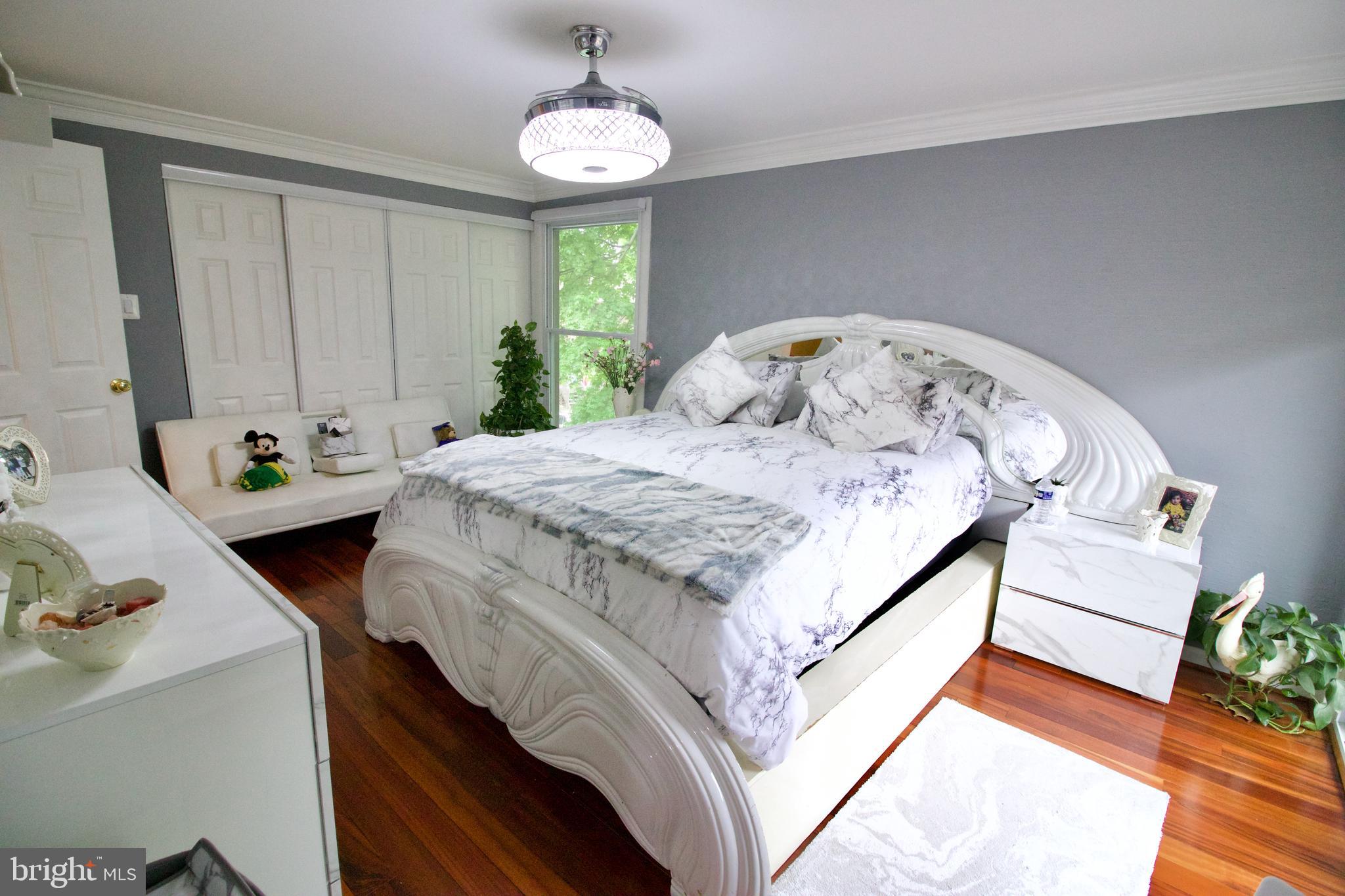 ELAN MEWS - Residential