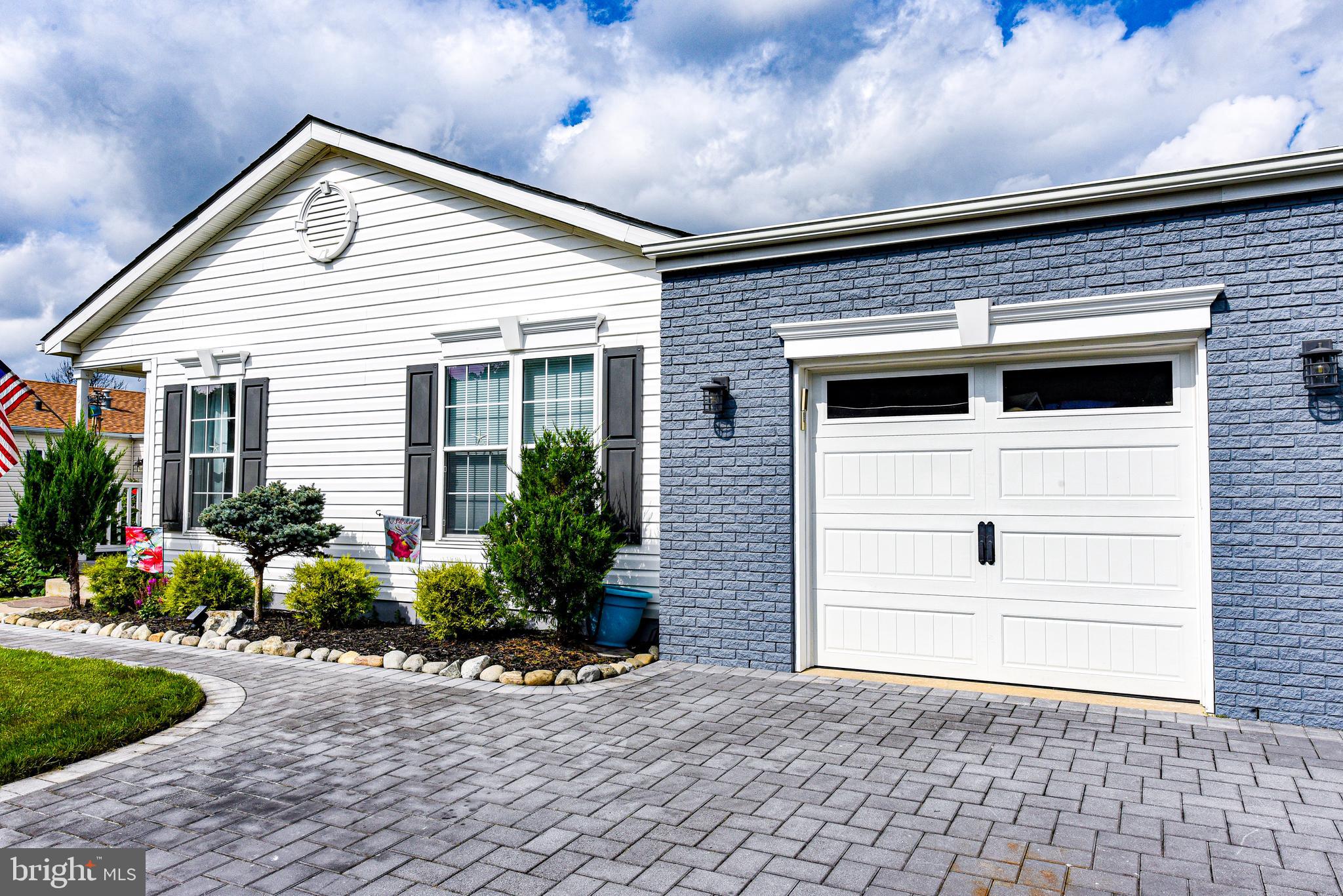 6 HILLSDALE COURT
