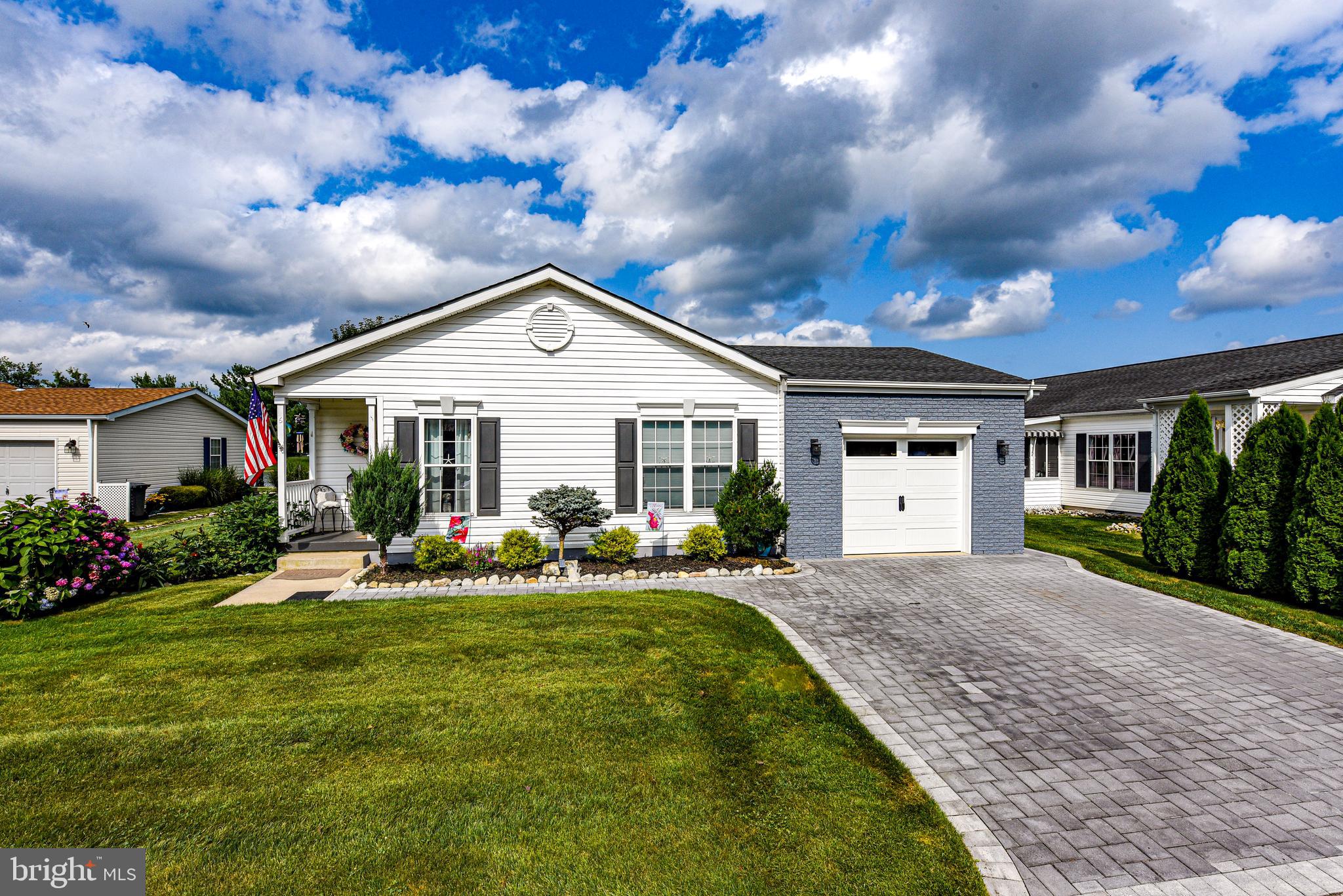 6 HILLSDALE COURT