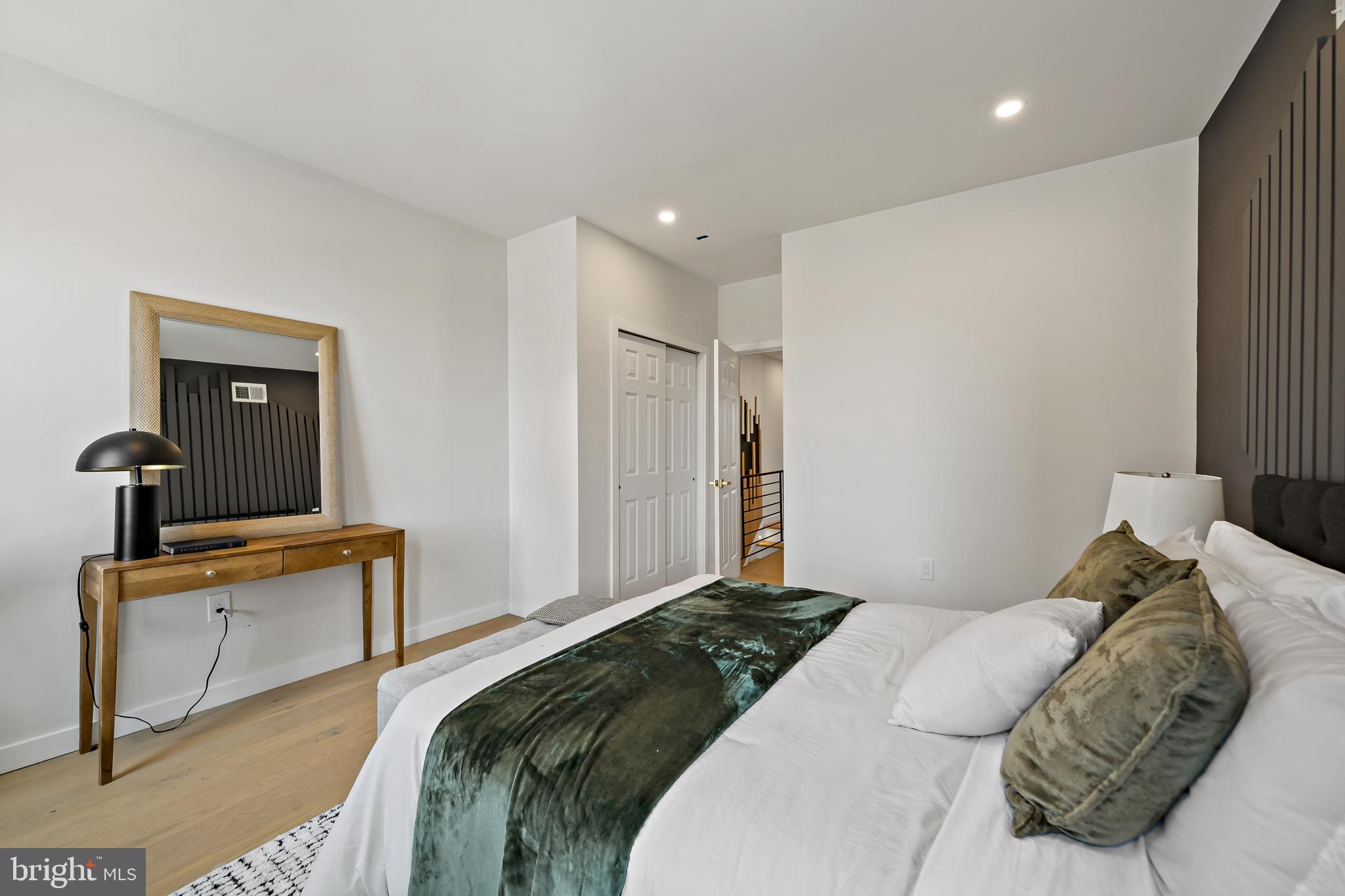 PORT RICHMOND - Residential