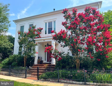 Photo of 611 Pleasant Drive, ROCKVILLE, MD 20850 (MLS # MDMC2250768)