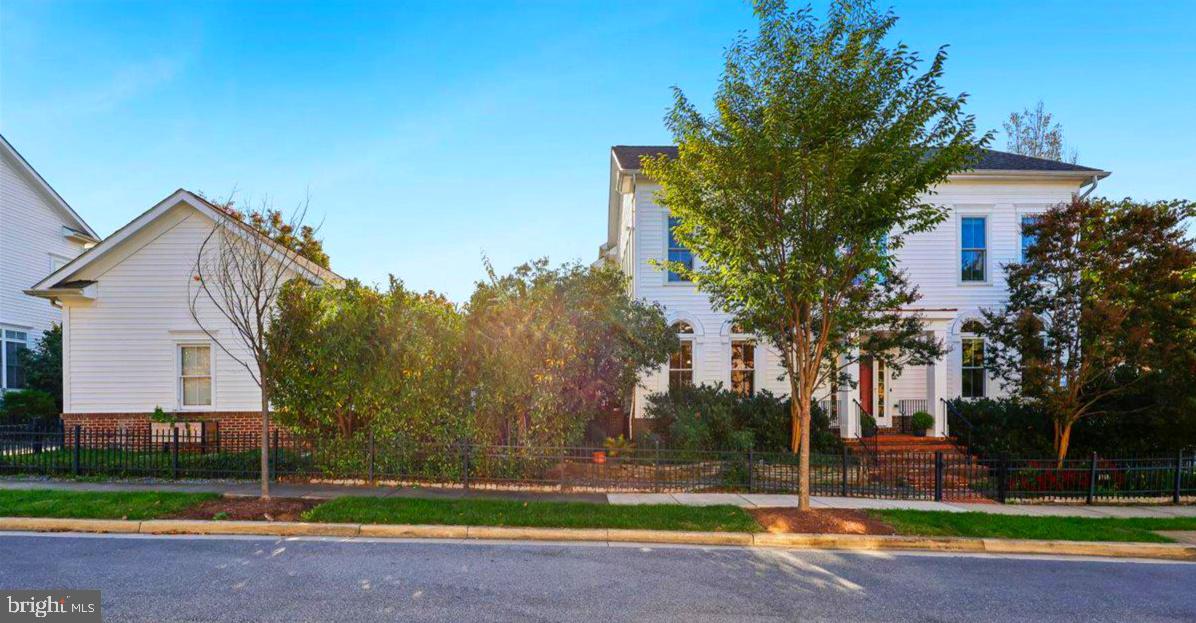611 PLEASANT DRIVE