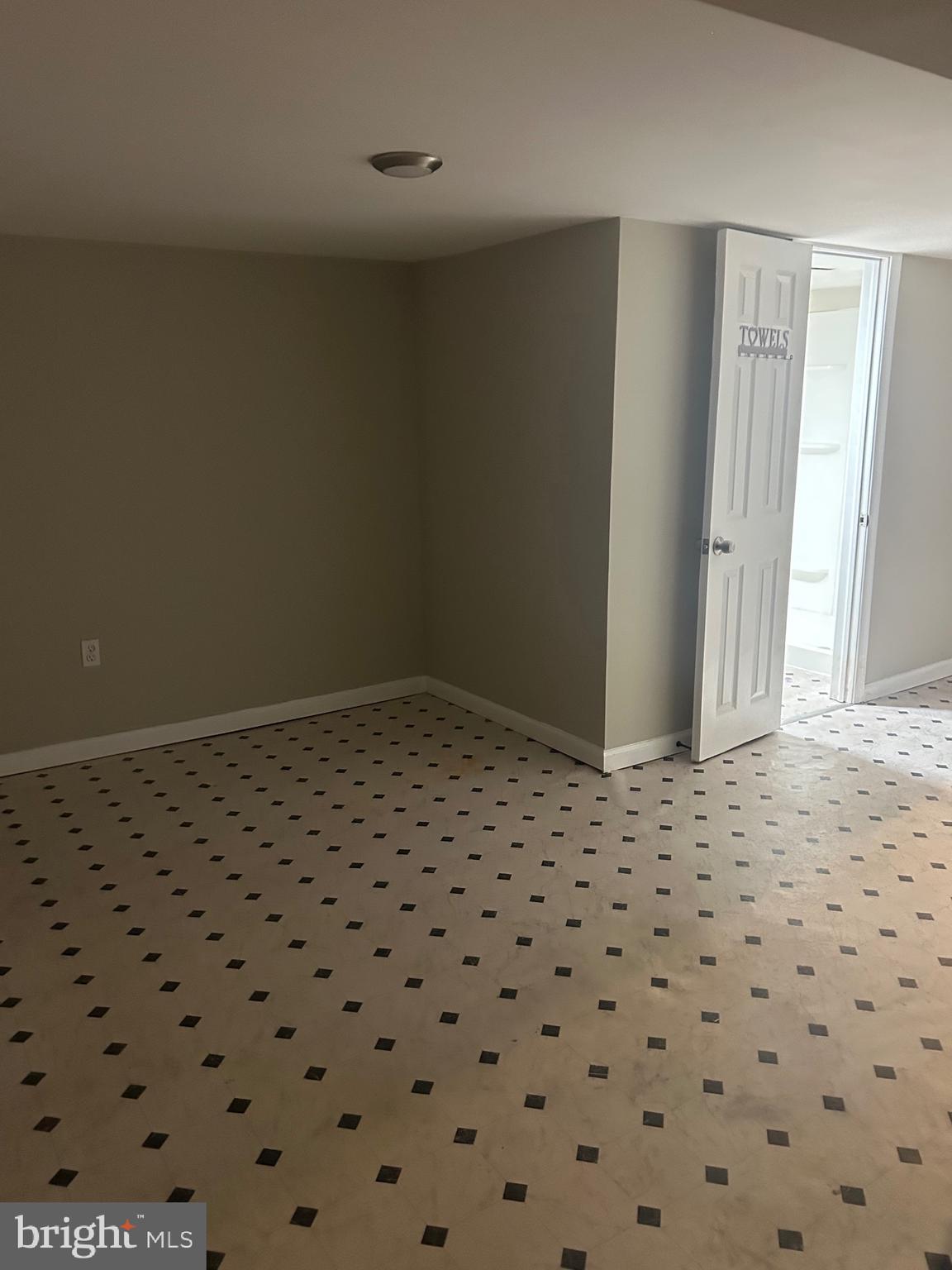 FALLSTAFF - Residential Lease