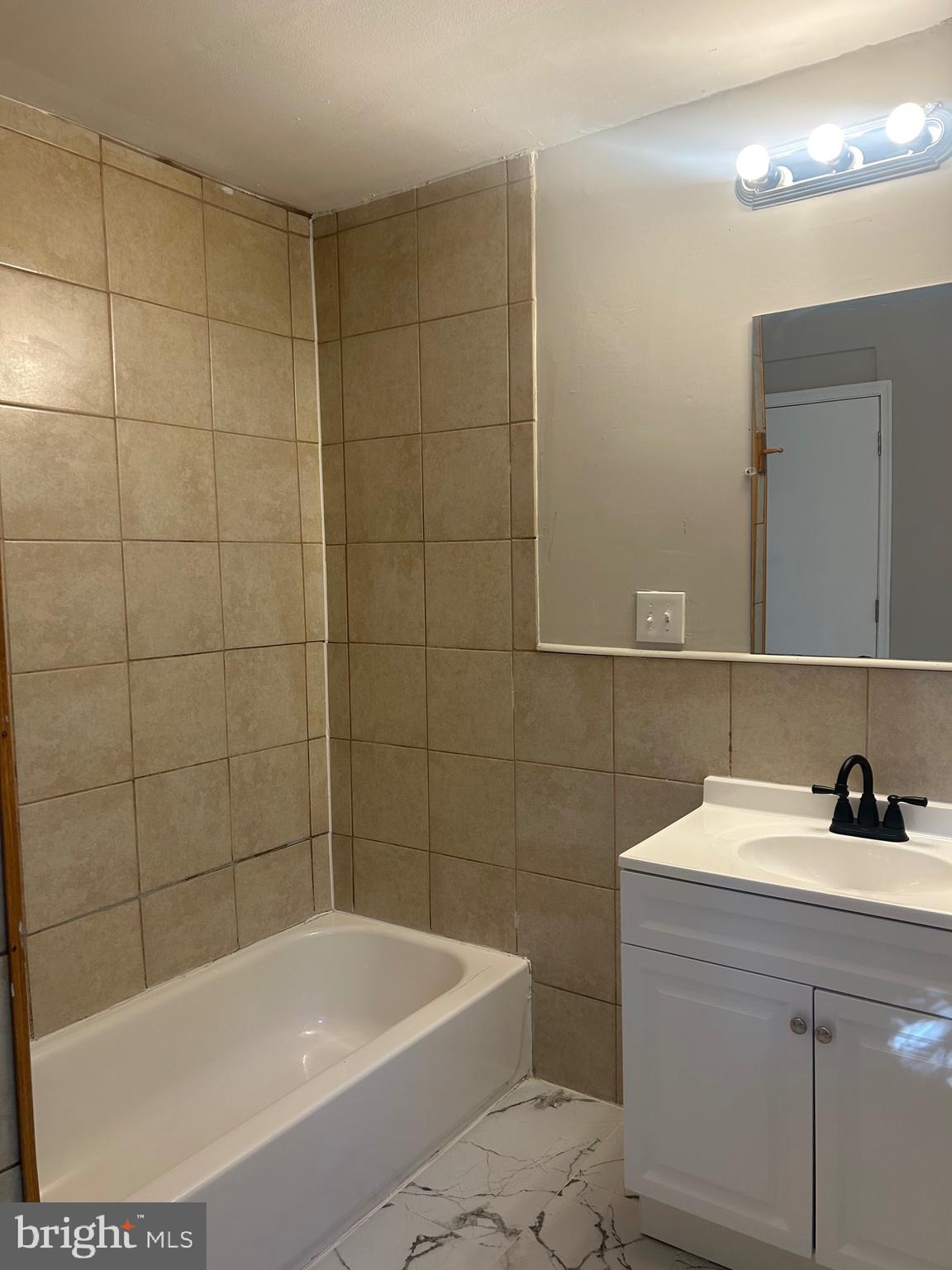 FALLSTAFF - Residential Lease