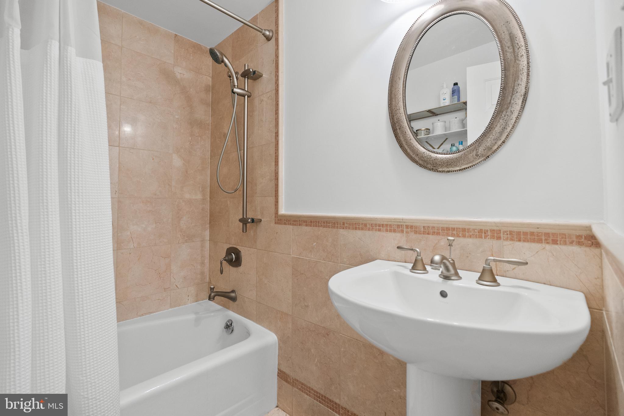 OLD TOWN ALEXANDRIA - Residential Lease