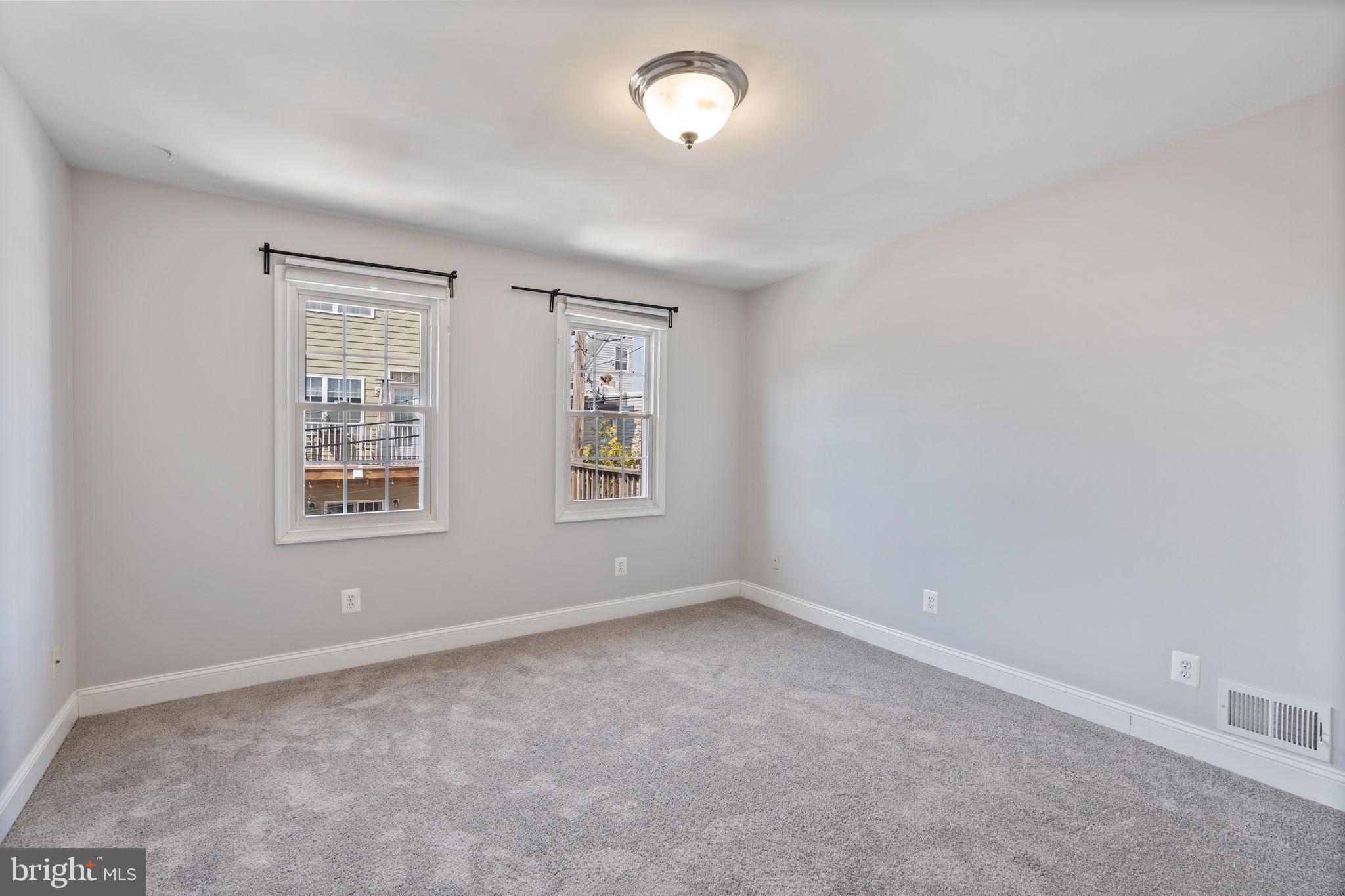 RIVERSIDE PARK - Residential