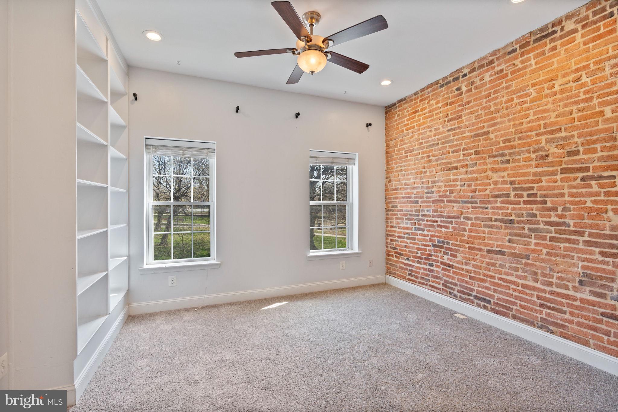 RIVERSIDE PARK - Residential