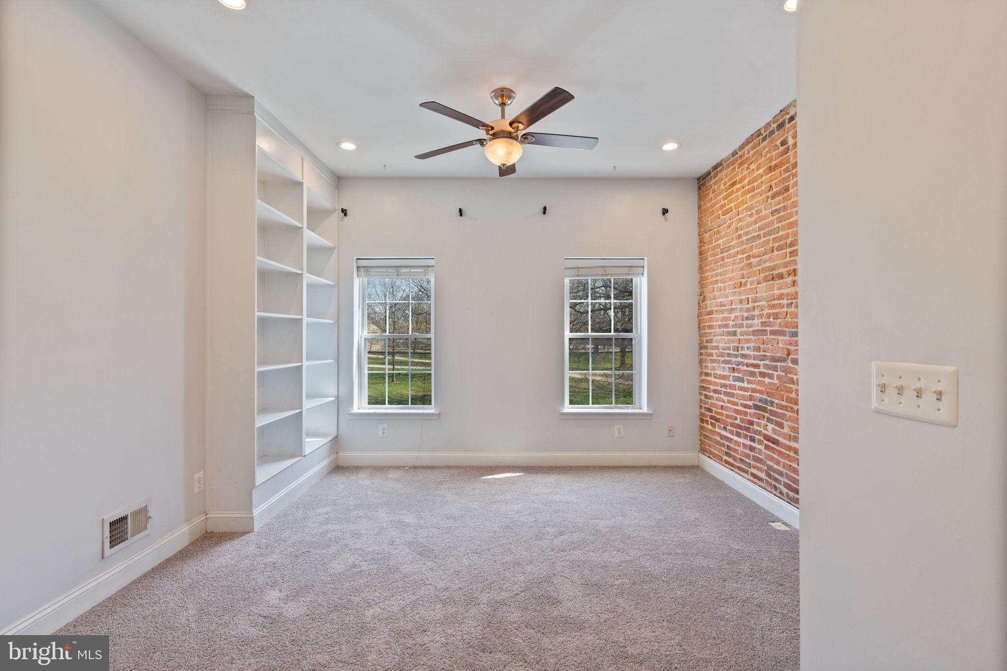 RIVERSIDE PARK - Residential