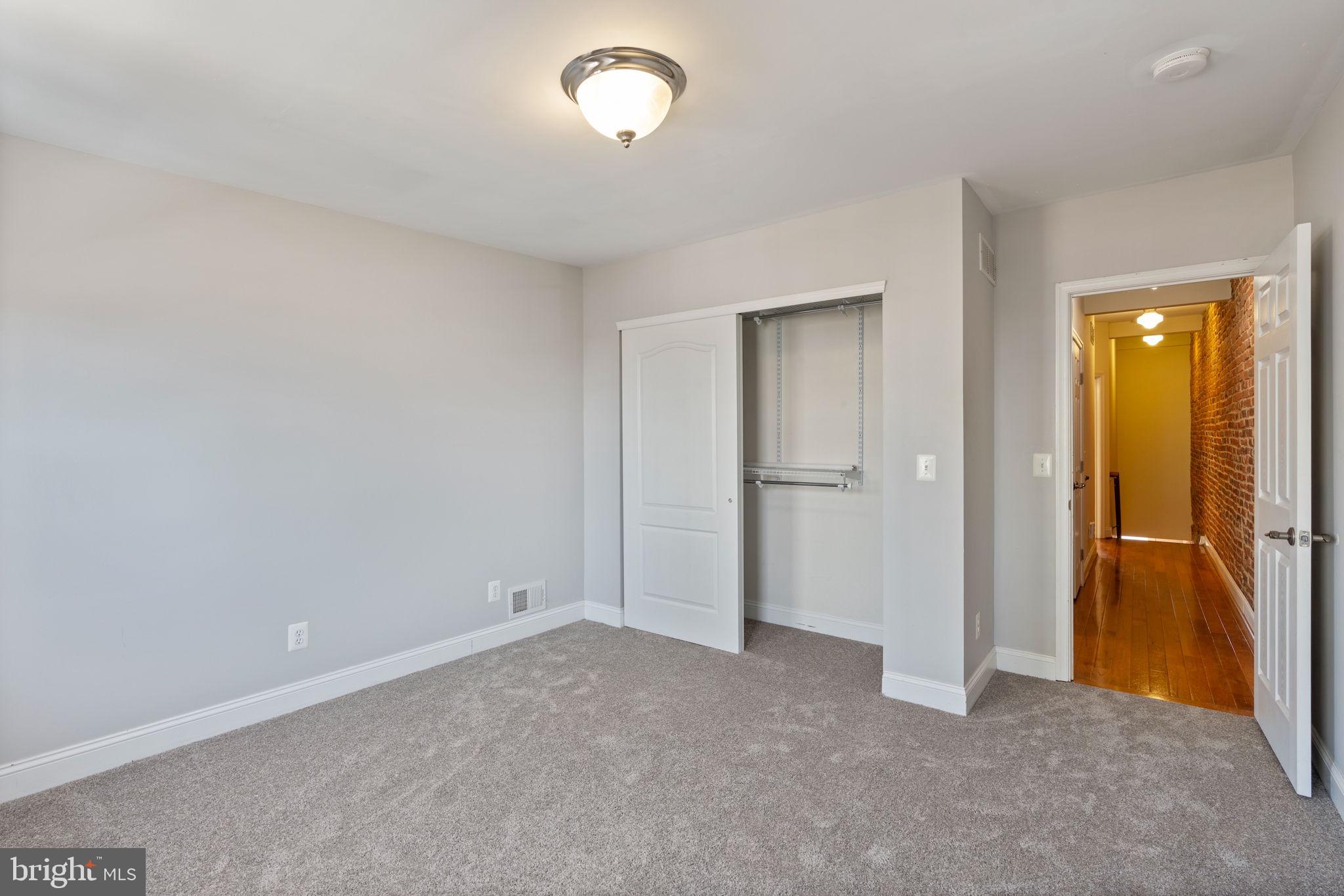 RIVERSIDE PARK - Residential