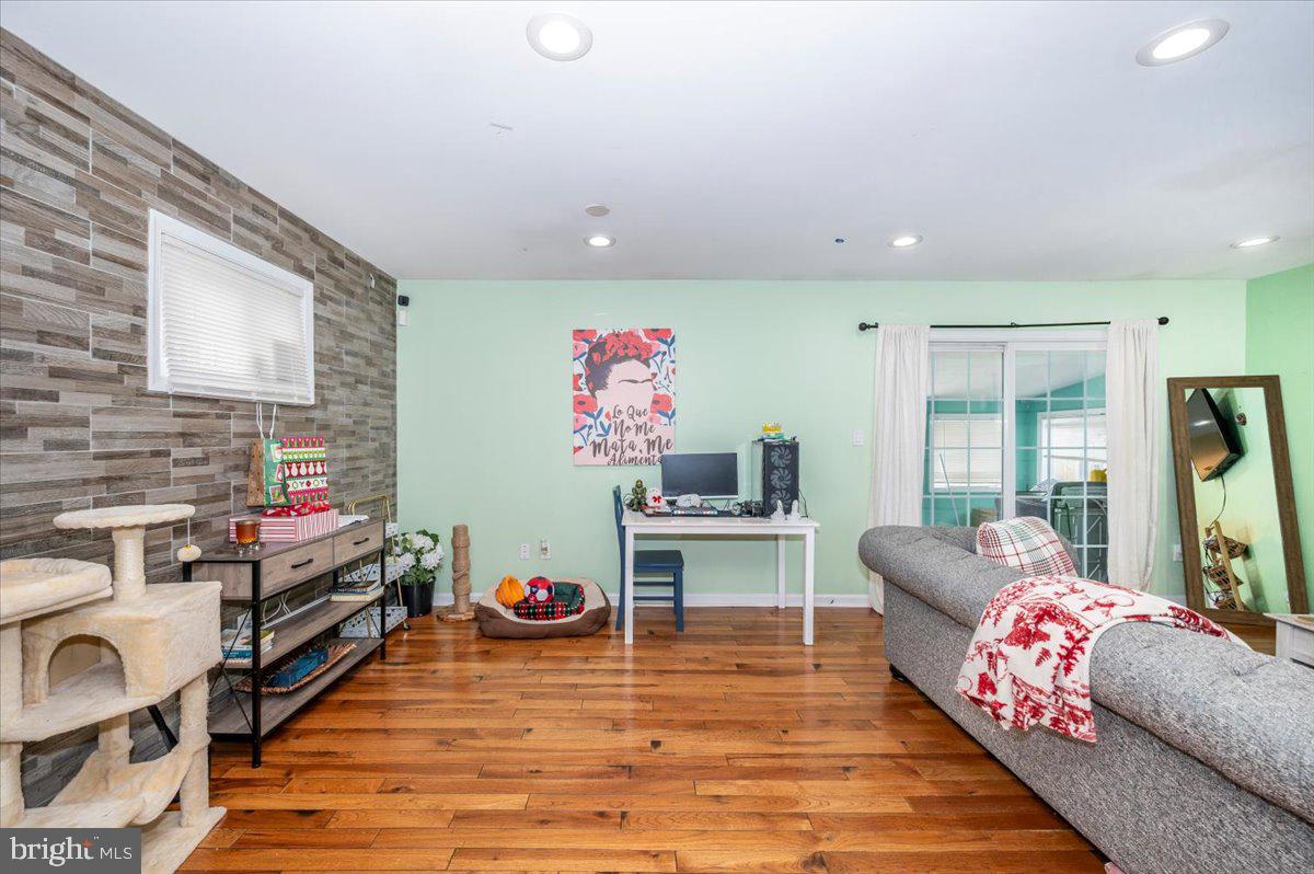 SUNNYSIDE - Residential