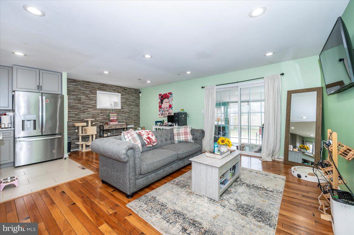 SUNNYSIDE - Residential